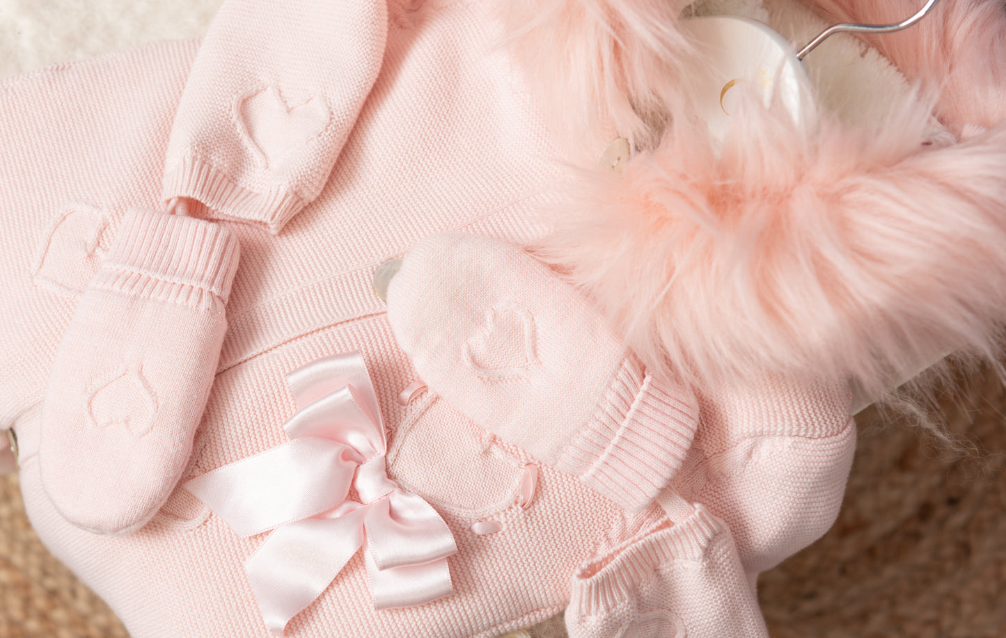 Caramelo Heart Mittens