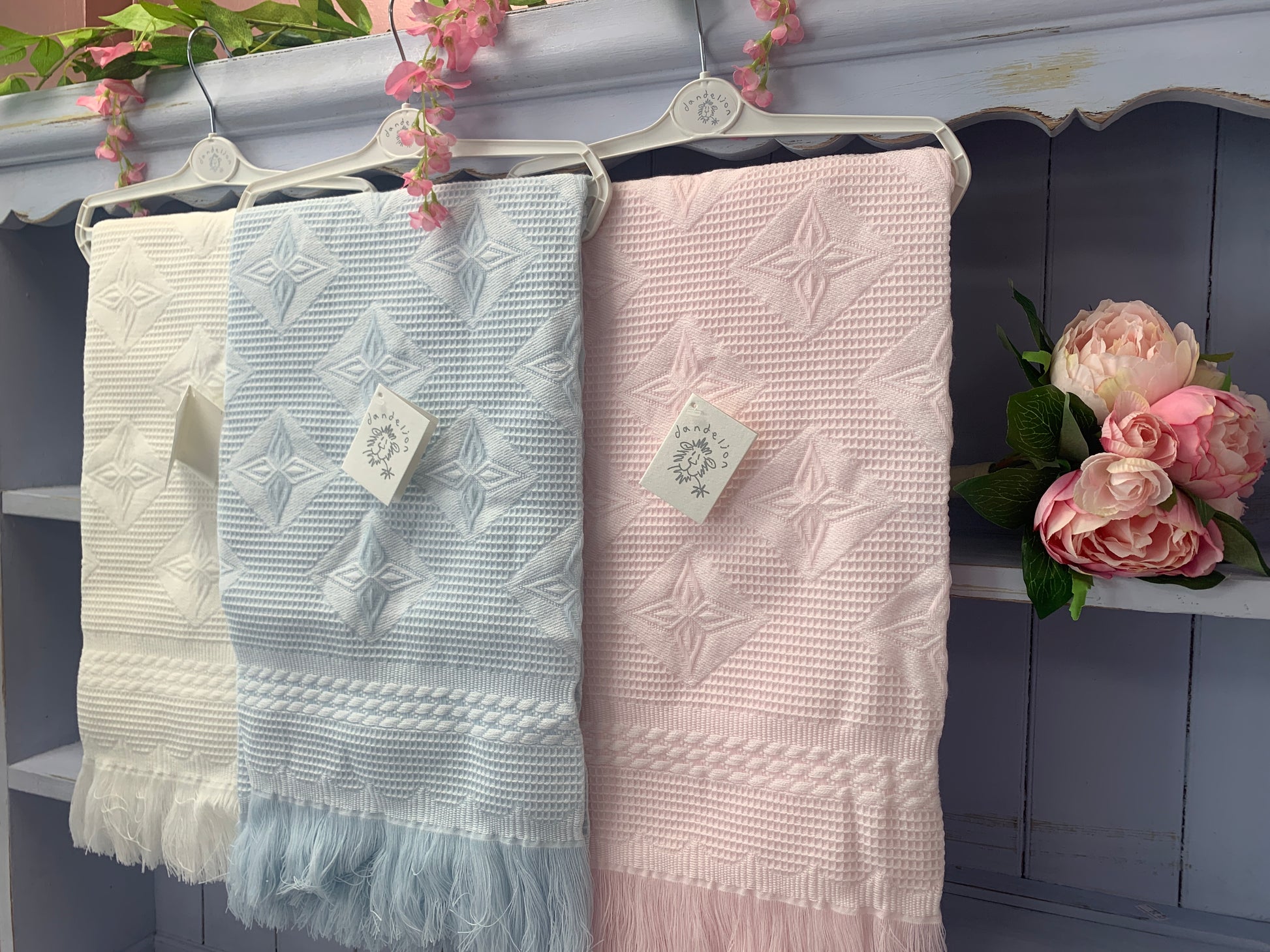 Dandilion Star's Shawl - Hetty's Baby Boutique