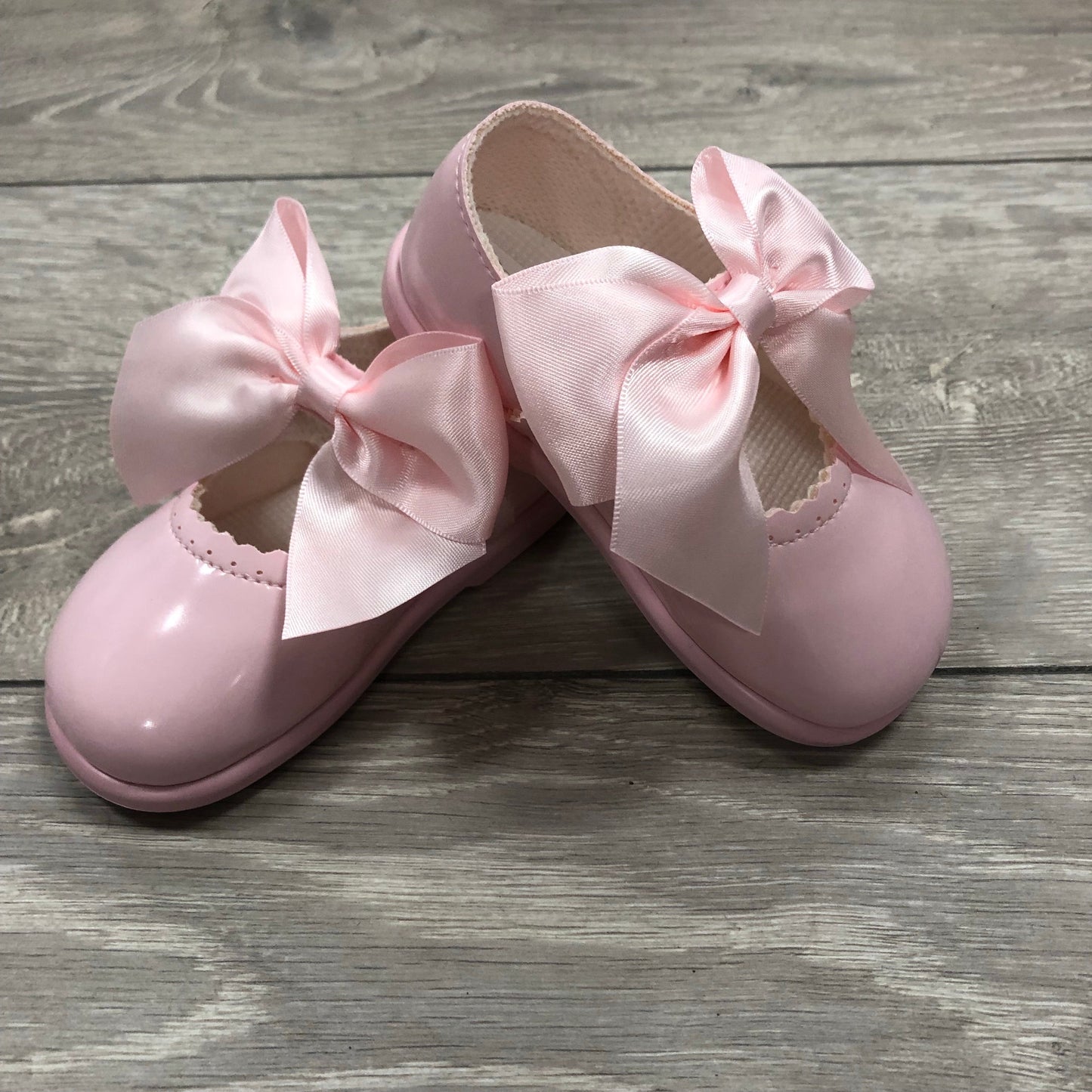 “Amelia” Hard Sole Bow Shoes - Hetty's Baby Boutique