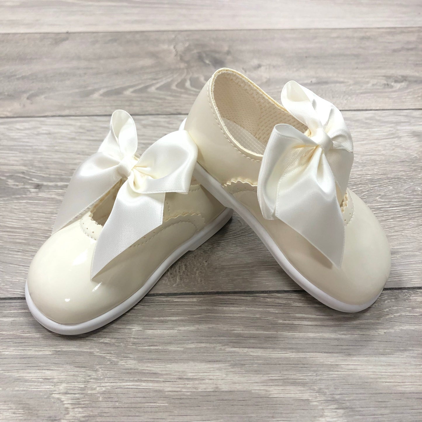 “Amelia” Hard Sole Bow Shoes - Hetty's Baby Boutique