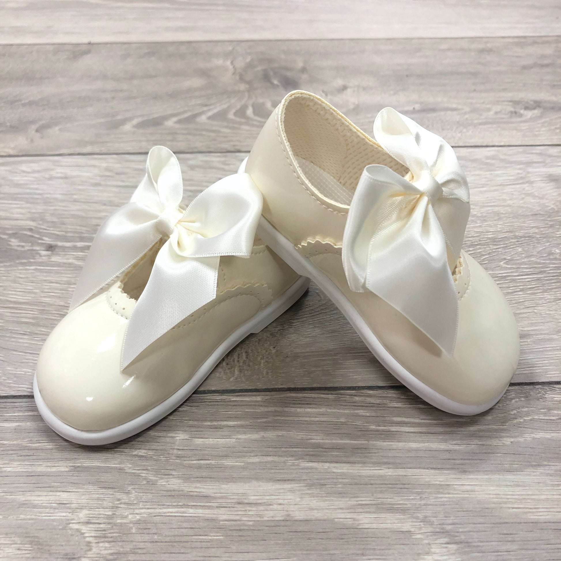 “Amelia” Hard Sole Bow Shoes - Hetty's Baby Boutique