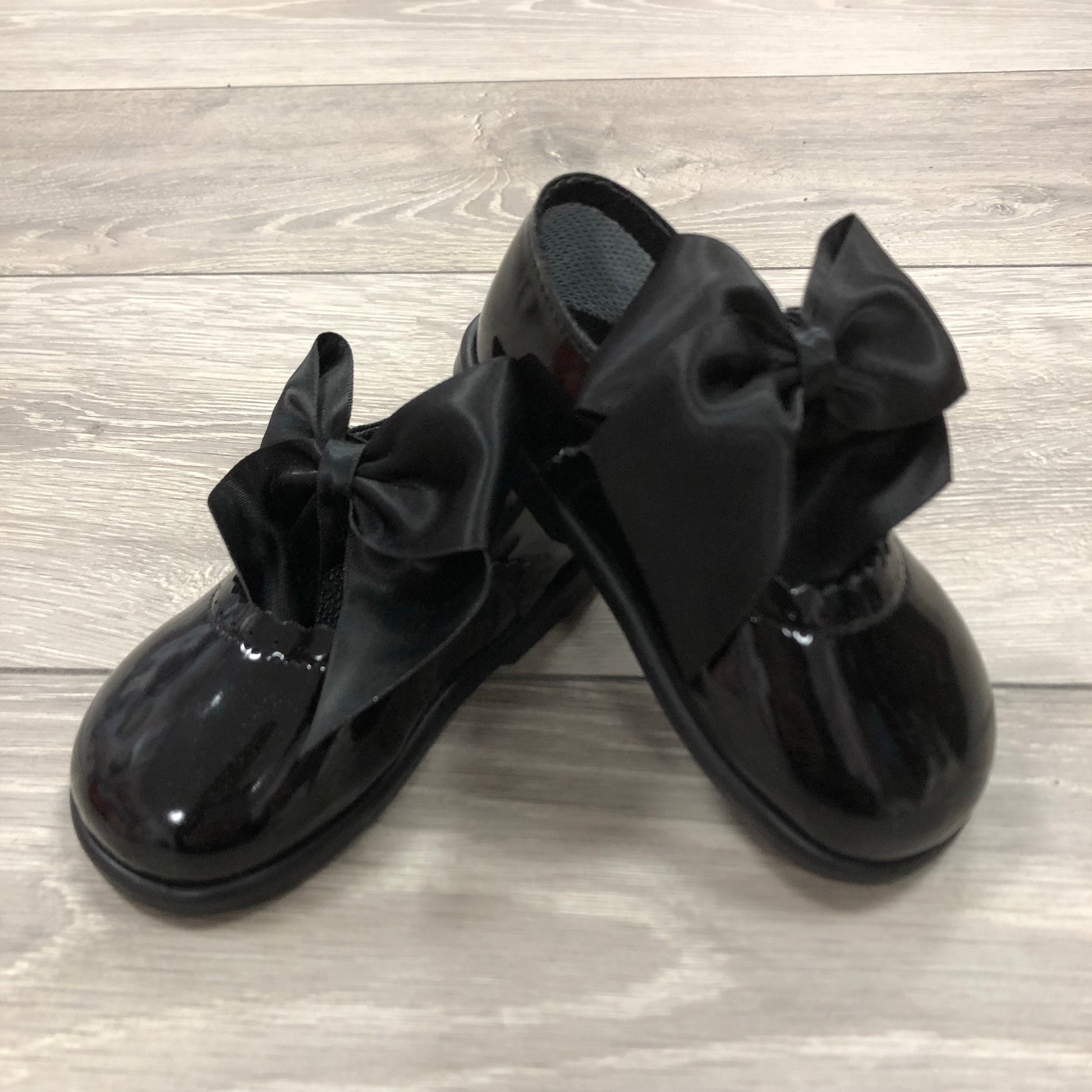 “Amelia” Hard Sole Bow Shoes - Hetty's Baby Boutique