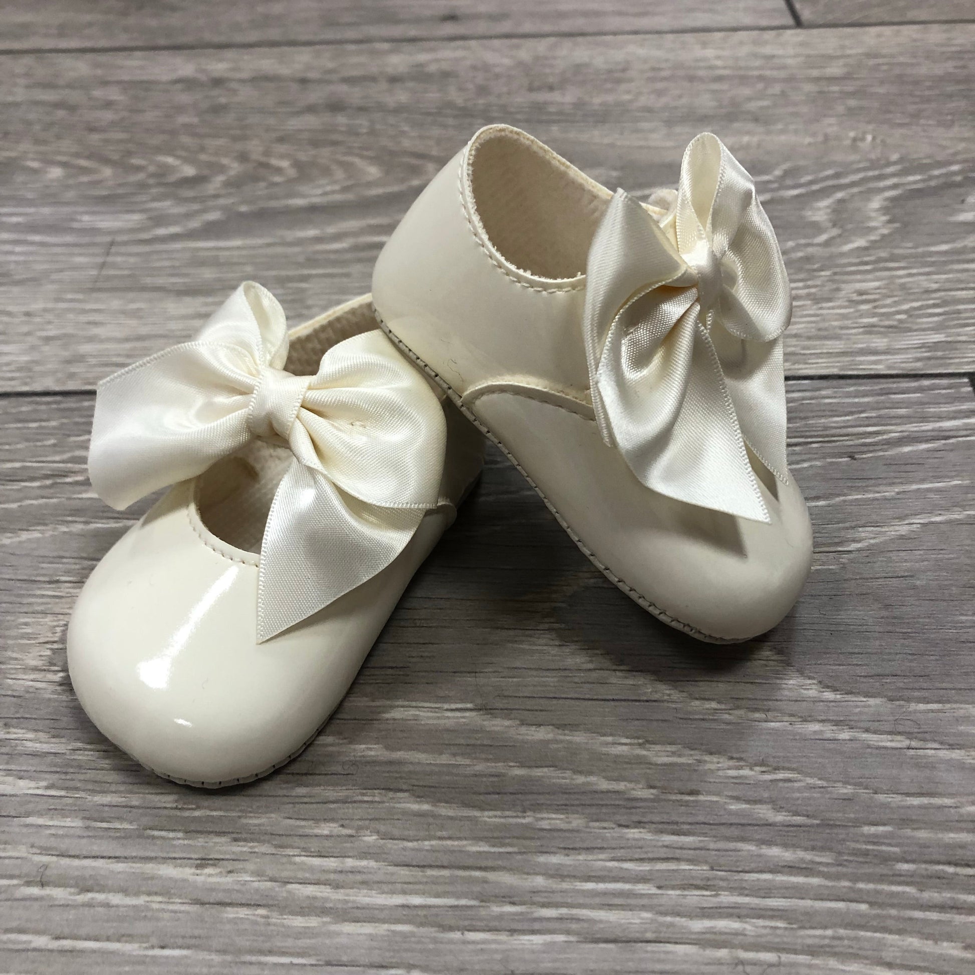 "Amelia" Soft Sole Bow Shoes - Hetty's Baby Boutique